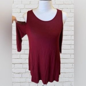 ⭐️3 for $15 ACTIVE USA Cold Shoulder Size small Blouse in Crimson
